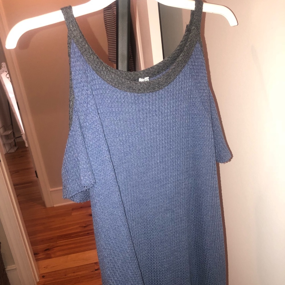 Women’s Size Large Short Sleeve top